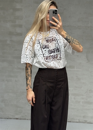 Mandie tee Bright White Plum Baum Und Pferdgarten 